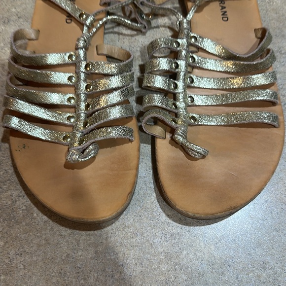 Lucky Brand Women's Gold Sandals size 8 - Picture 2 of 6